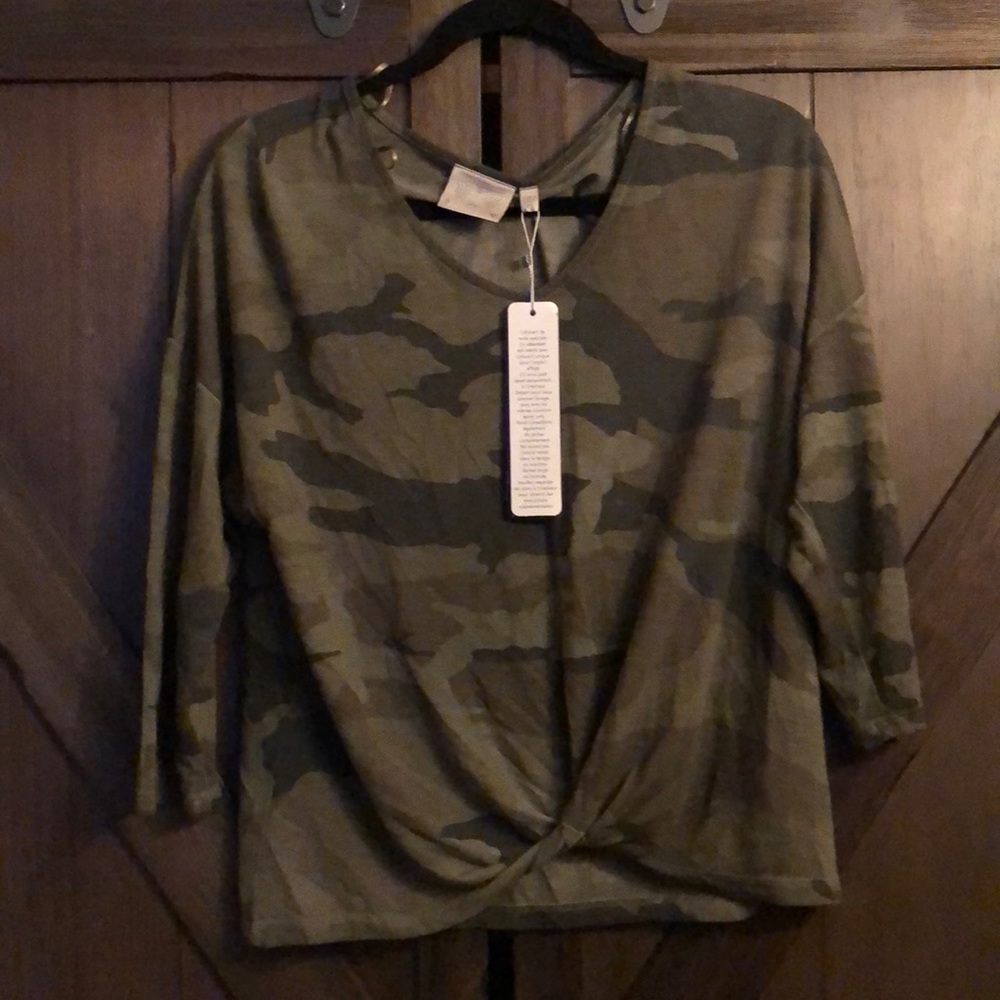 Camouflage 3/4 sleeve top